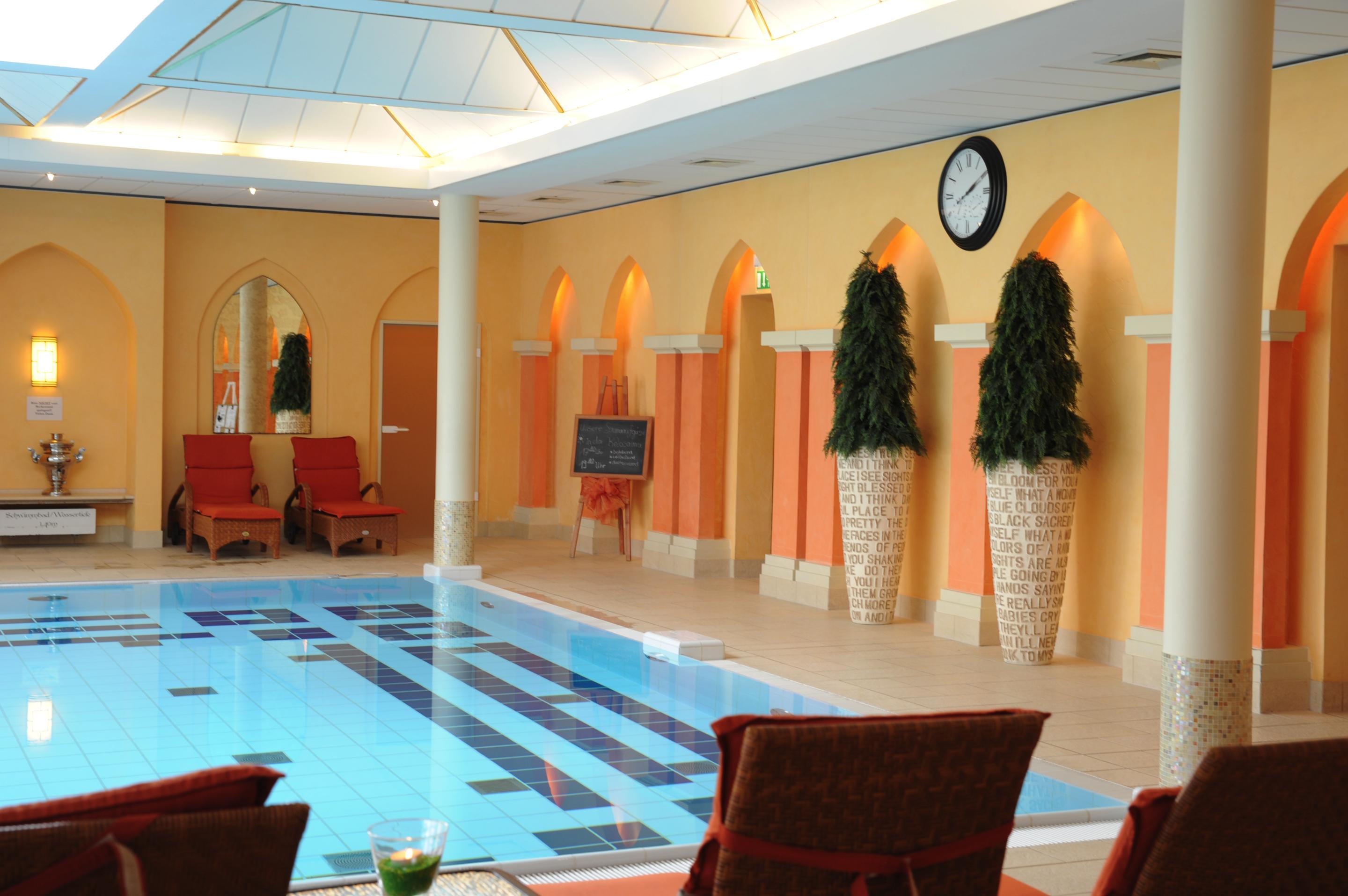 Steigenberger Hotel & Spa Bad Pyrmont Dış mekan fotoğraf The swimming pool at the Hotel