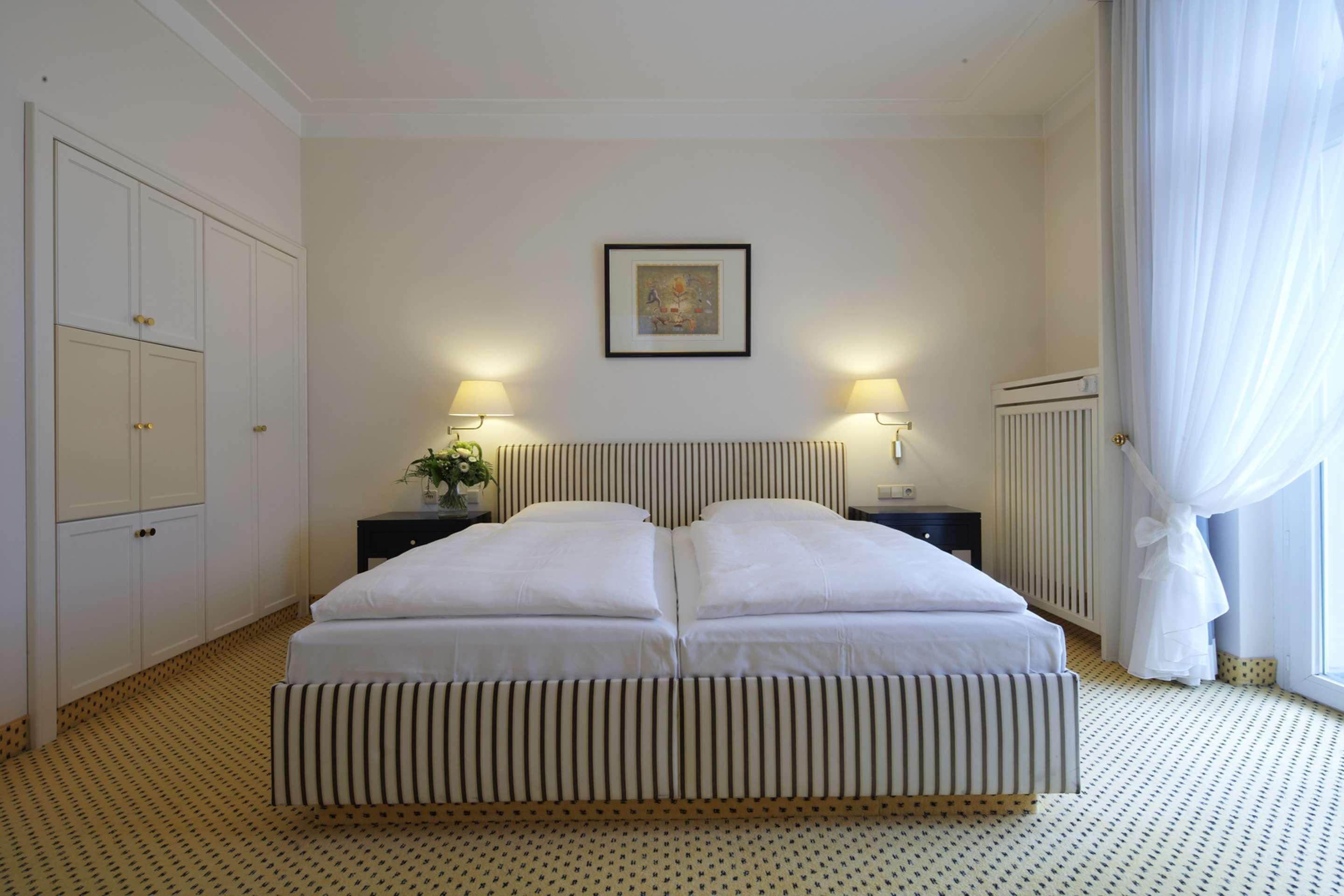 Steigenberger Hotel & Spa Bad Pyrmont Dış mekan fotoğraf A typical hotel room
