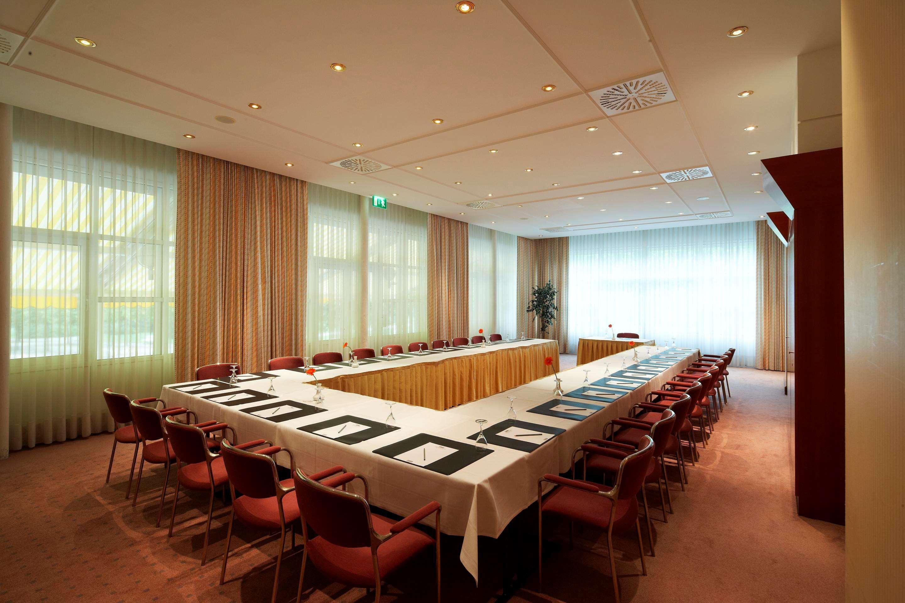 Steigenberger Hotel & Spa Bad Pyrmont Dış mekan fotoğraf The meeting room of the European Economic and Social Committee